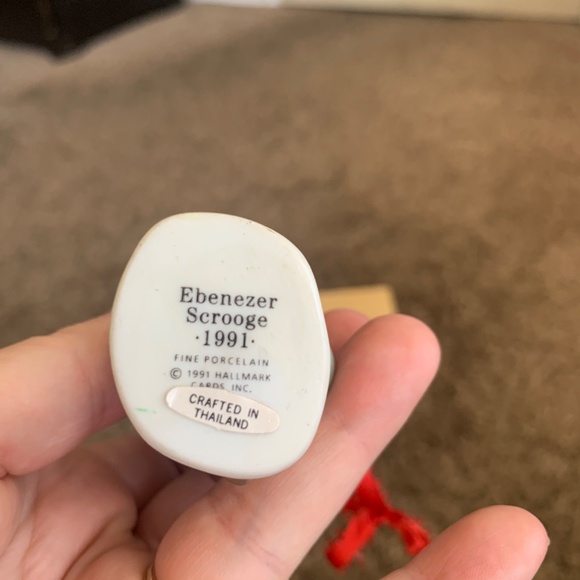 Vintage 1991 Hallmark Christmas Carol Ornaments Lot Ebenezer Scrooge Bob Crachit - Picture 3 of 9